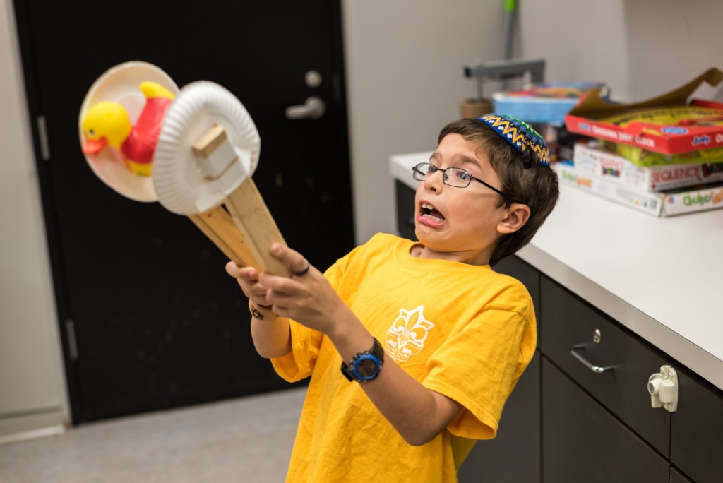 As part of the Exploring Human Origins theme, kids in grades 3-5 experimented with tool making during Be The Scientist: Tools and the Brain.